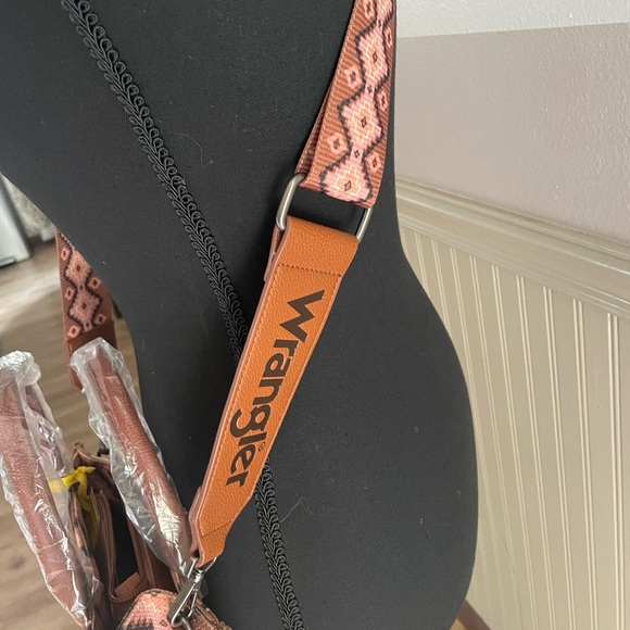 Wrangler Aztec Print Tote Bag - Brown & pink - Picture 3 of 14